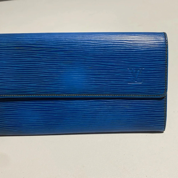 Authentic Louis Vuitton Malletier Blue Epi - Picture 3 of 17